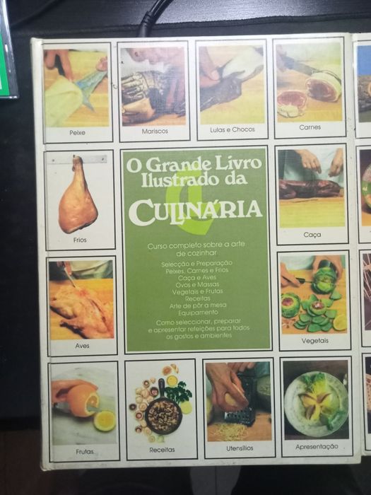 Vendo três livros de coleção.