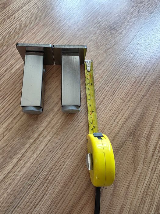 Pés móvel IKEA modelo Besta.