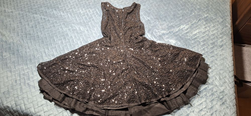 Sukienka czarna z cekinami SUPER STAN