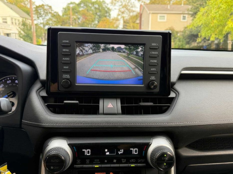 Toyota RAV4 Hybrid XLE Premium      2023