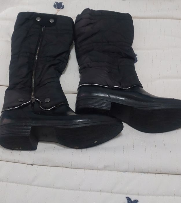 Botas e calças cavaleiro e chapeu