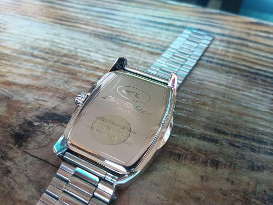 Стильний годинник  Chronotech