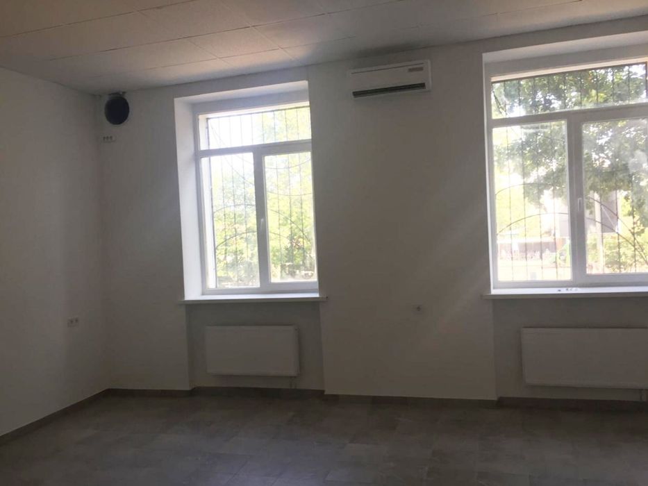 Продаж комерційного фасадного приміщення  121 м2 ,р-н Нива