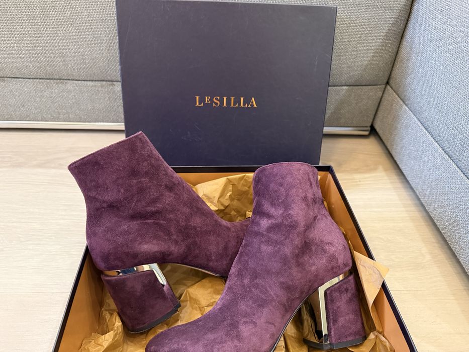 LE SILLA Замшевые ботильоны фиолетового цвета