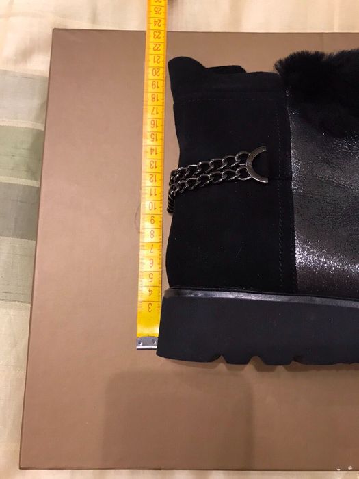 Зимние ботинки MARIA MORO. Новые. Размер 39. Стелька 25.5см.