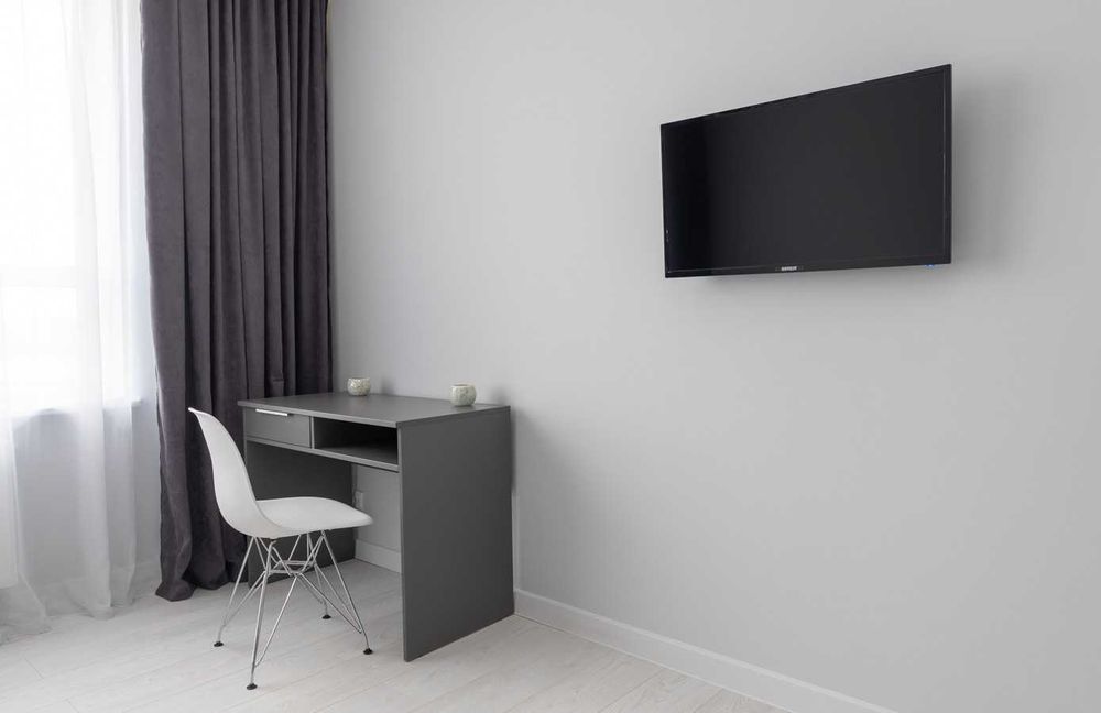 Подобова оренда- комфортна студія з ремонтом, біля метро. Світло 24/7.