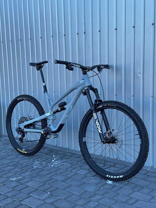 rower karbonowy 
YT JEFFSY UNCAGED 6 Carbon RockShox Ultimate Flight