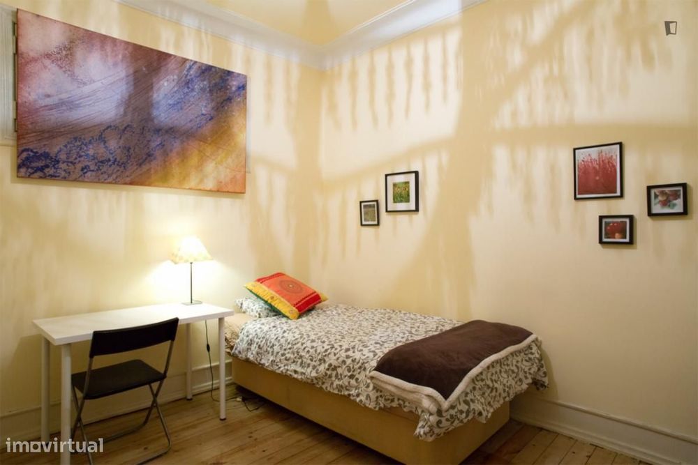 Quarto - localizado em Sete Rios Lisbon