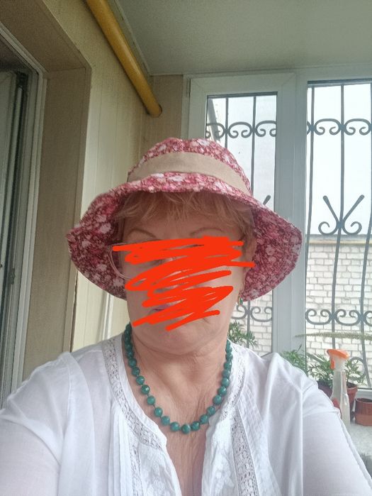 Шляпи від сонця.