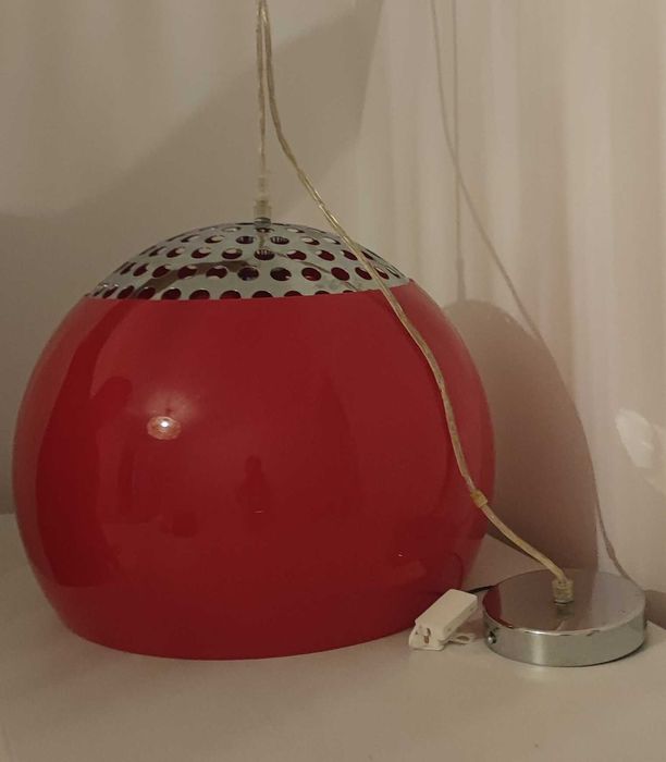 candeeiro de teto vermelho