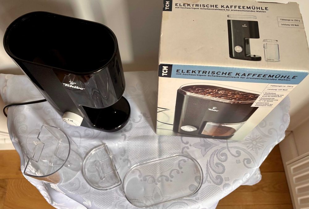 Żarnowy elektryczny młynek do kawy Tchibo TCM 120W (Komplet, Pudełko)