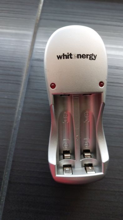 Ładowarka do akumulatorków AA i AAA WhiteEnergy