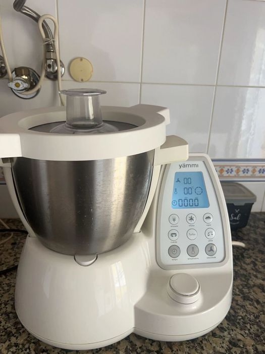 Robot de Cozinha Yãmmi 2 + Pack Completo (Livros + Formas) – Impecável