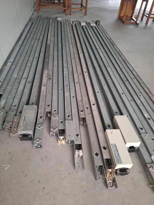 Canais em ferro para ligar fichas