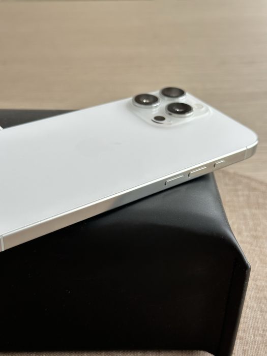 Продам IPhone 16 pro max білий