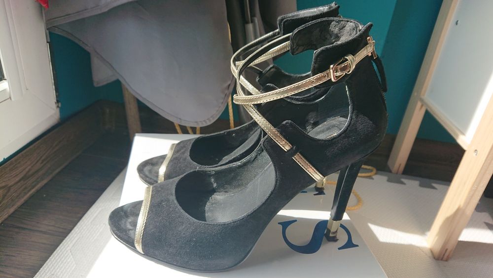 Szpilki Guess sandałki buty czarne rozmiar 40