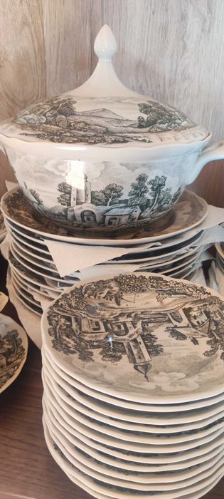 Serviço de jantar em porcelana Coimbra, completo