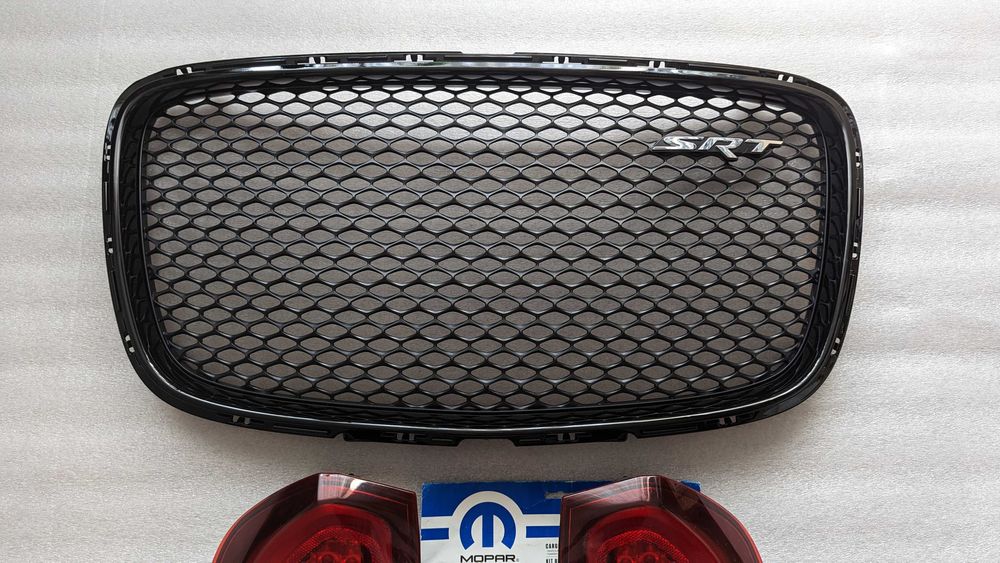 Решітка радіатора нова оригінал CHRYSLER 300 15-23р. решетка радиатора