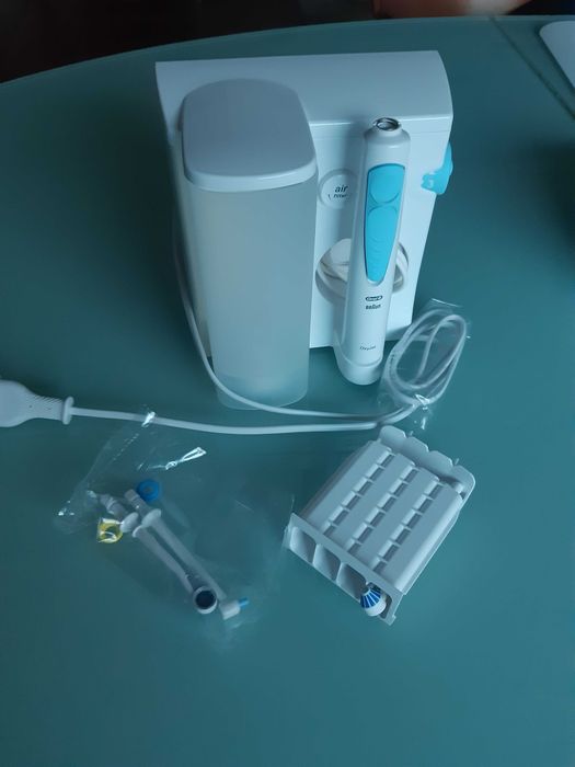 Aparelho de jato dental.