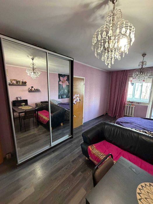 Продаж 2-кімнатної квартири з ремонтом і меблями по вул. Тролейбусна