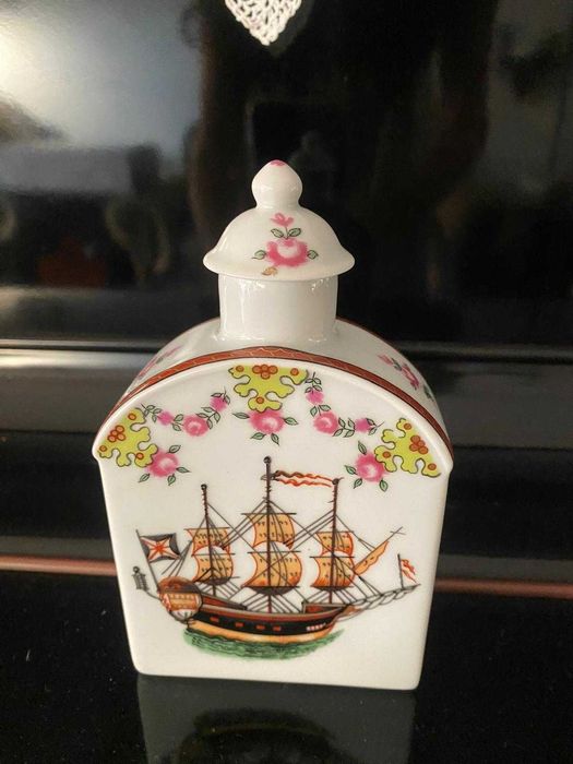 Frasco de chá caravela NG - Instituto Português dos museus