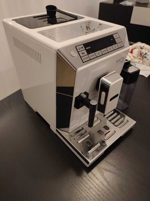 Maquina café automática grão Delonghi Eletta Capuccino Top