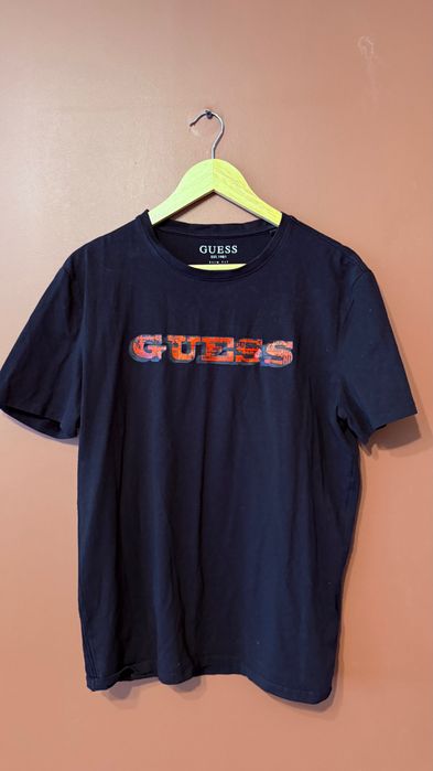 T-shirt czarny Guess L