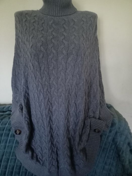 Женский свитер пончо