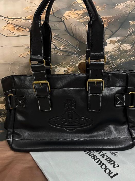 Продаж сумок Vivienne Westwood.