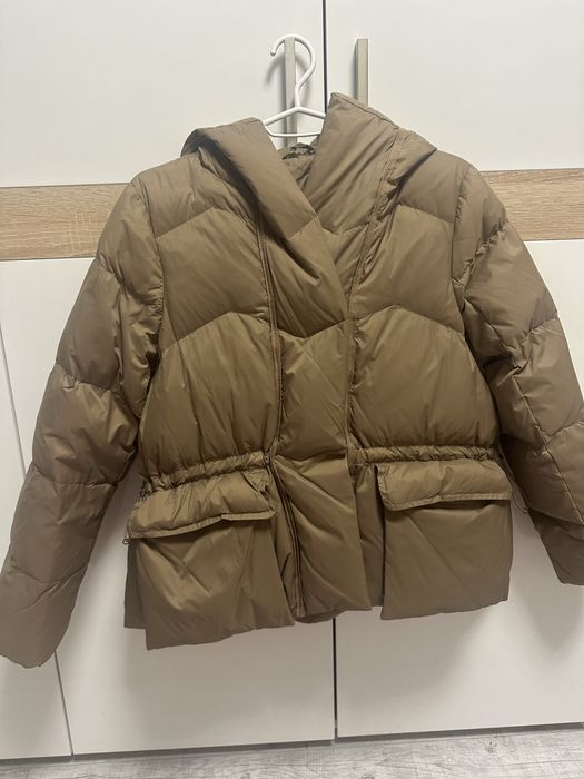 Куртка дуже гарна розмір с-м пух