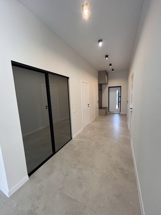 Продаж новенького будинку , заходи і живи!  Американка, без комісії.