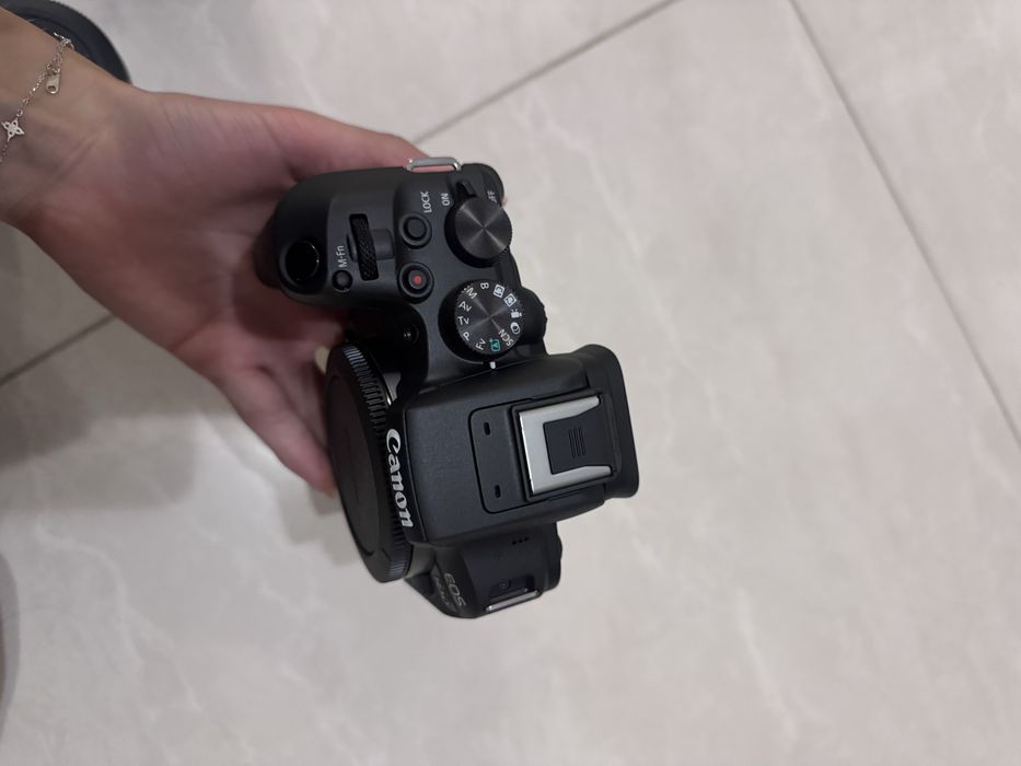 Canon EOS R10 + RF-S 18-150mm F3.5-6.3 IS STM — новий
