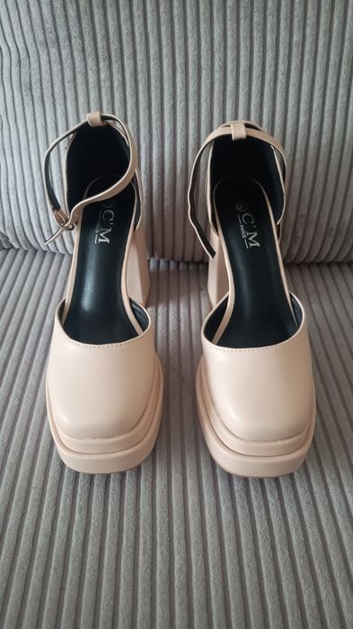 Nowe buty na słupku 37