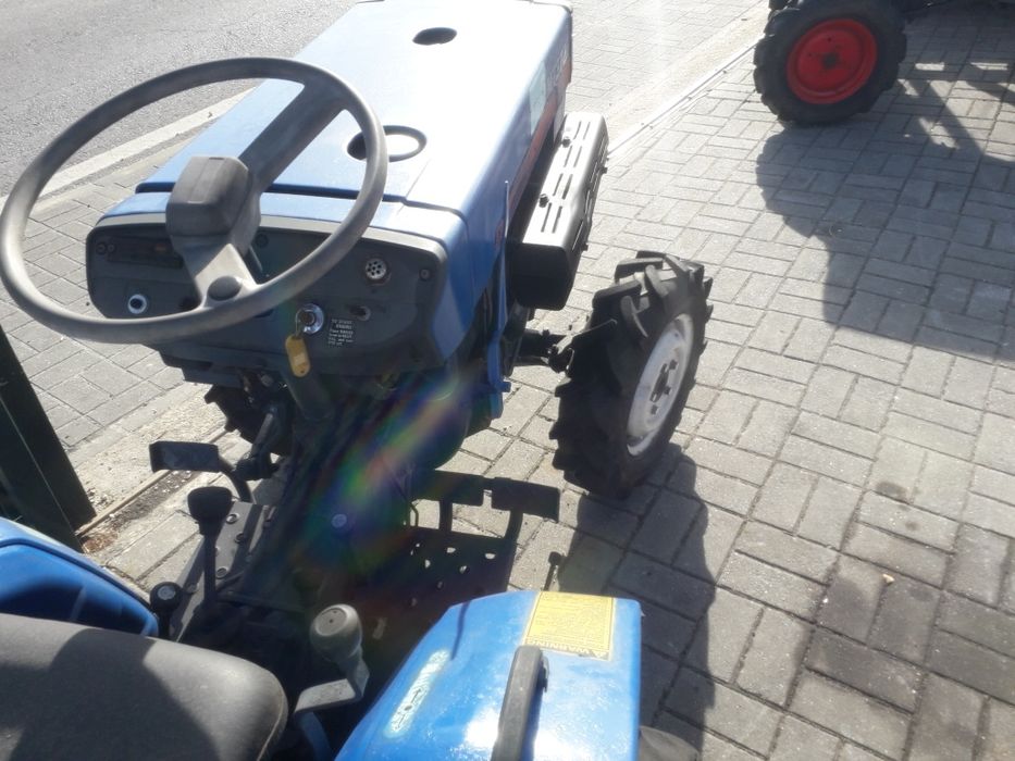 Trator Mitsubishi 4x4 com matrícula e capinadeira nova