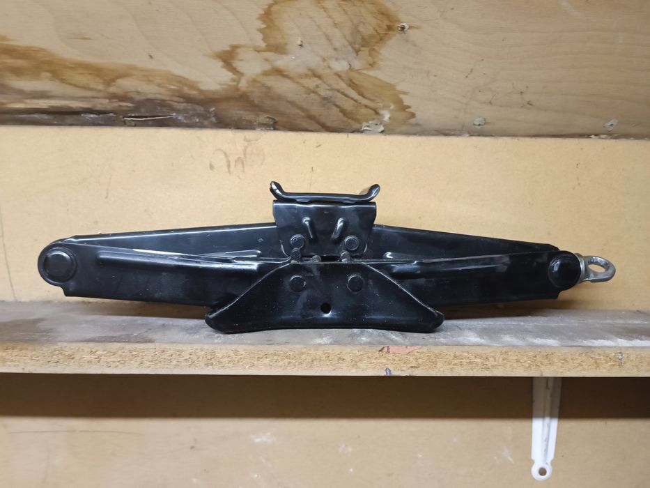 Продам три домкрати !!!