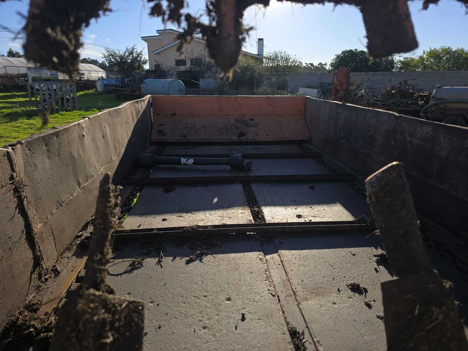 Reboque agricola espalhador de estrume - usado