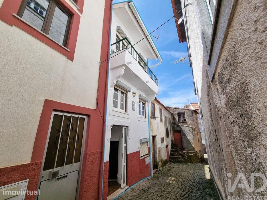 Moradia geminada T2 em Folques de 69 m2
