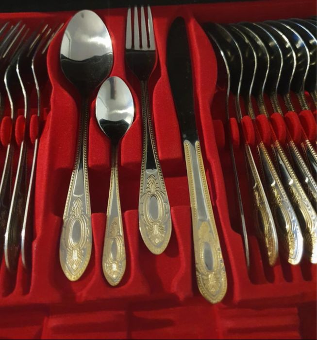 Sztućce Höffner zestaw dwu poziomowy srebrno zloty