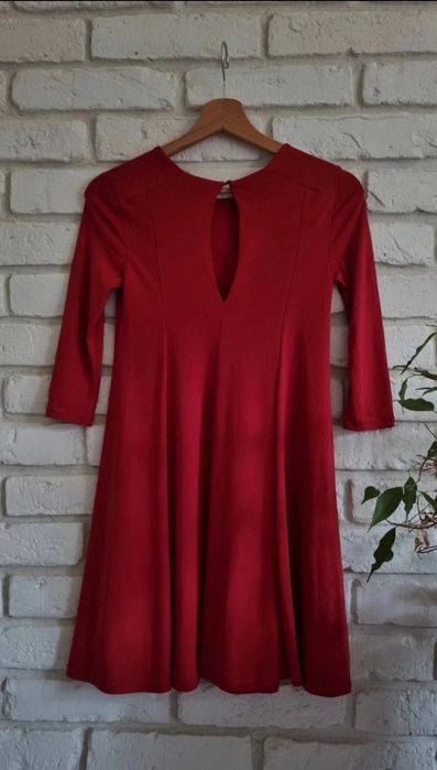 Czerwona sukienka Bershka