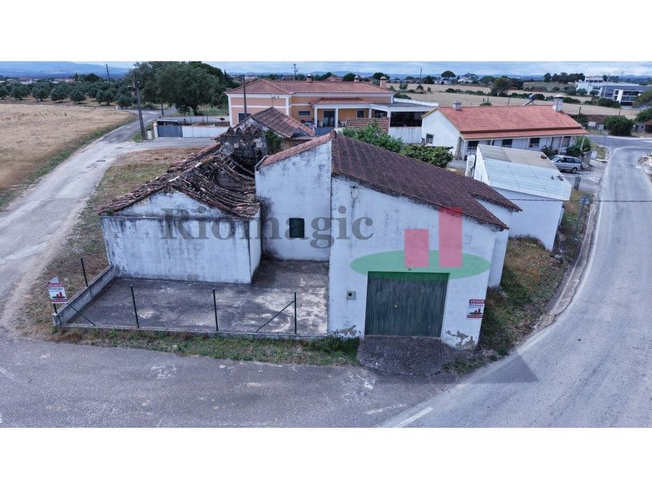 Moradia com Projeto T2 Malaqueijo***RIOMAGIC***