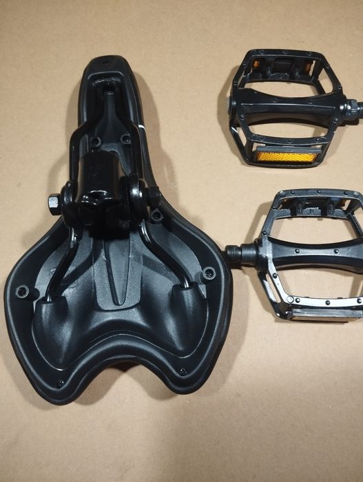 Продам велосипедний сединя та педали