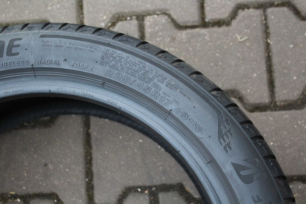 225 45 R17 Bridgestone Turanza T005