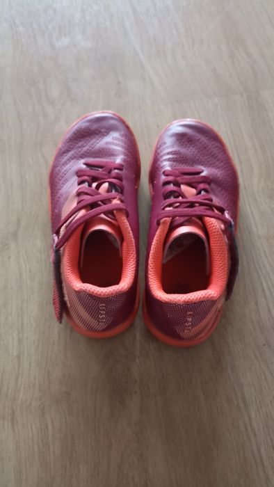 Buty sportowe halówki Kipsta rozmiar 28