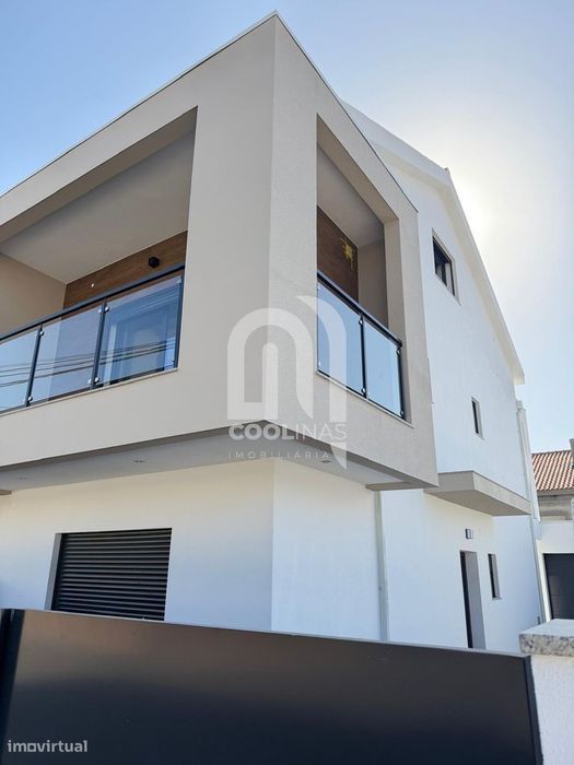 Moradia T3 na Quinta do Conde – Conforto, Modernidade e Tranquilidade