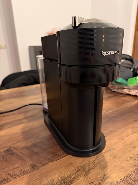 Máquina de café Nespresso Vertuo Next