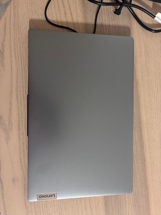 Portátil LENOVO IdeaPad Slim 3 15AMN8-827 (15,6" - AMD Ryzen 5 7520U - RAM: 16 GB