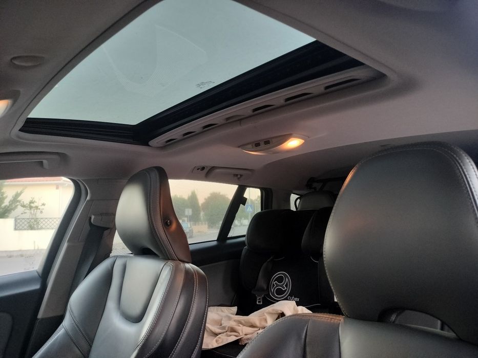 Volvo V60 D6 Plug-in Hybrid AWD (Diesel-Elétrico) – Full Extras