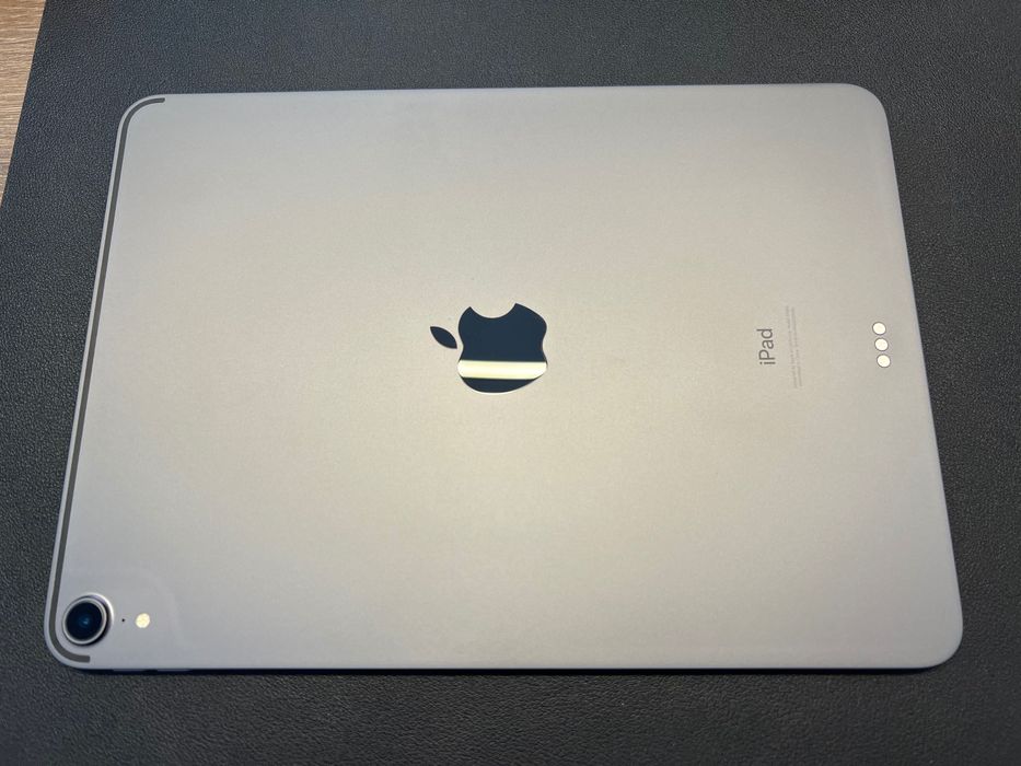 iPad Pro de 11" (mod. A1980) com caneta e capa, tudo em estado impecável
