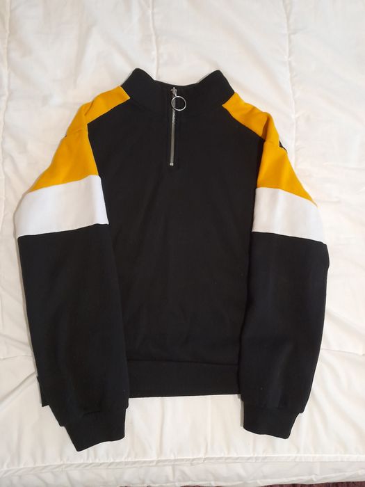 Camisola Preta com Gola