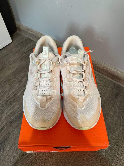 Кросівки жіночі Nike React Escape, ромір 38